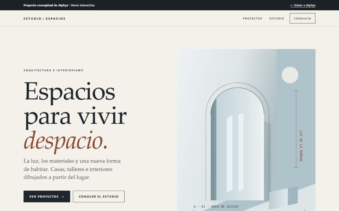 Portada de Estudio Espacios en la versión 5, en escritorio: fondo crema, titular con serif de alto contraste «Espacios para vivir despacio.» con la última palabra en cursiva terracota, rótulo en mayúsculas espaciadas, botones «Ver proyectos» y «Conocer el estudio» y, a la derecha, una ilustración dibujada de un arco de acceso con una cota vertical «Luz de la mañana».