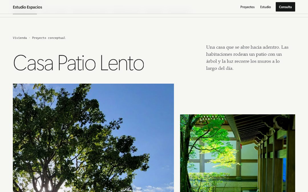 Ficha de Casa Patio Lento en la versión 6, en escritorio: rótulo en monoespaciada «Vivienda · Proyecto conceptual», título ligero «Casa Patio Lento», un párrafo en serif y un díptico de fotografías: la copa de un árbol contra el cielo y un corredor de madera junto a un jardín.